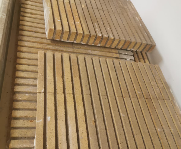 OUTLET Chimenea de mármol bicolor con hogar Preter