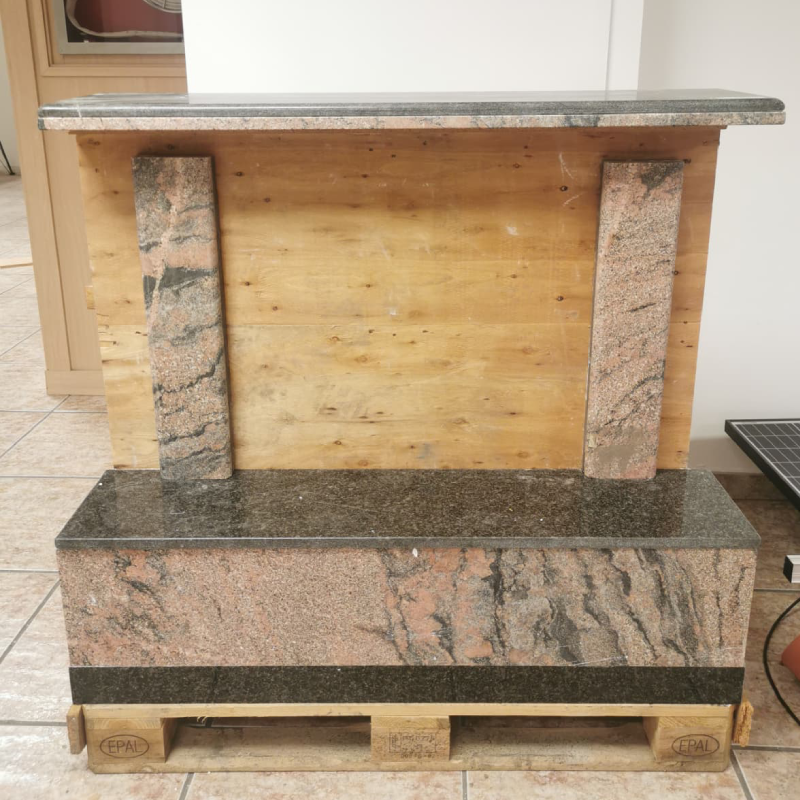 OUTLET Chimenea de mármol bicolor con hogar Preter